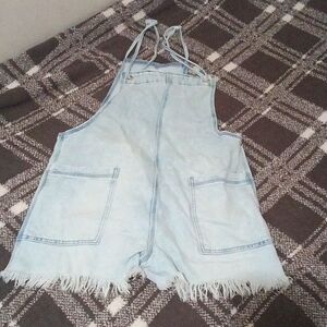 Aerie short denim overalls